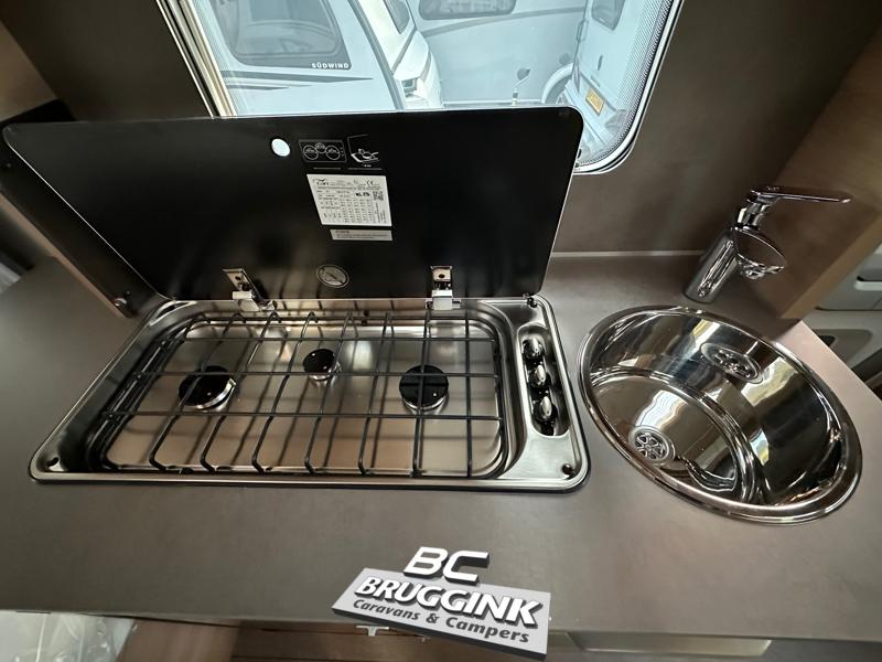 Knaus Sudwind Black Selection 500 EU ENKEL BED VLOERVERWARMING  foto: 4
