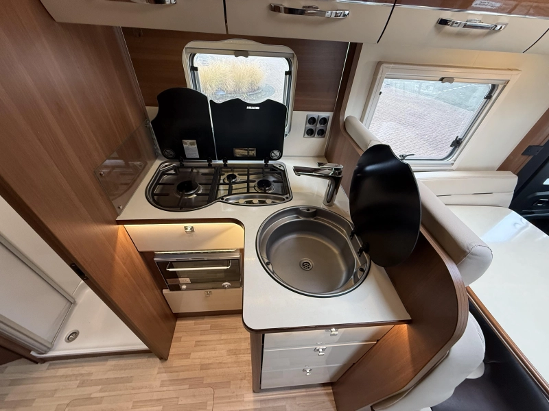 LMC Explorer Comfort 735 G Enkele Bedden Hefbed 2019  foto: 11