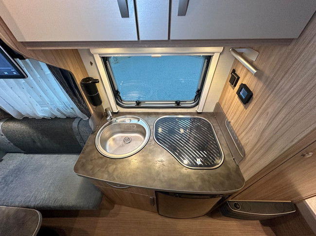 Eriba Nova Light 470 Crystal Silver foto: 19