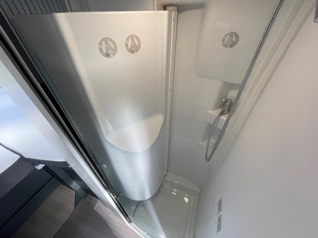 Adria Twin Plus Supreme 640 SLB 9-Traps LUCHTVERING foto: 13