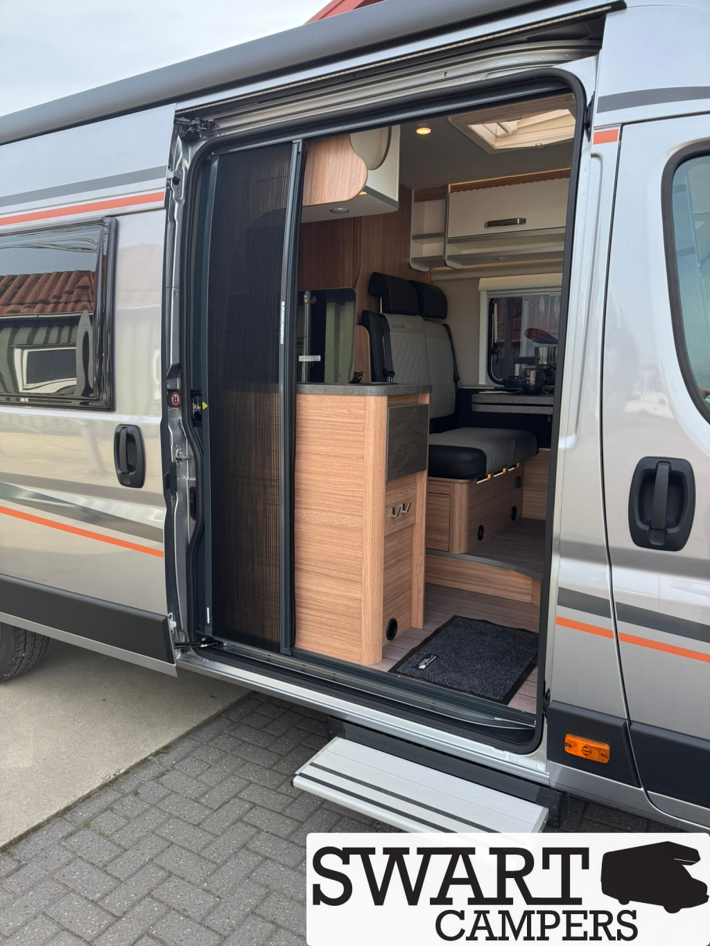 Weinsberg CaraBus 630 ME Edition [Fire], 140 pk Maxi Automaat Lengtebedden foto: 16