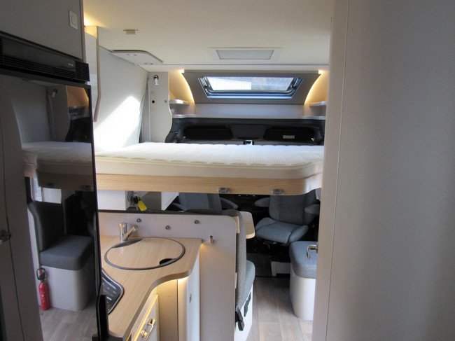 Hymer T585S Mercedes Aut.bj2022 Enkele Bedden+Hefbed 2xAirco foto: 9