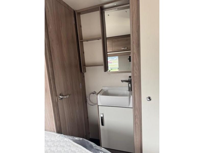 Sprite Mondial 470 SE frans bed  foto: 14