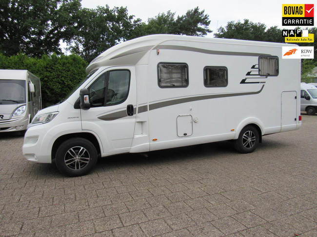 Hymer T598 Teilintegriert Queensbett Hubbett Bj. 2018