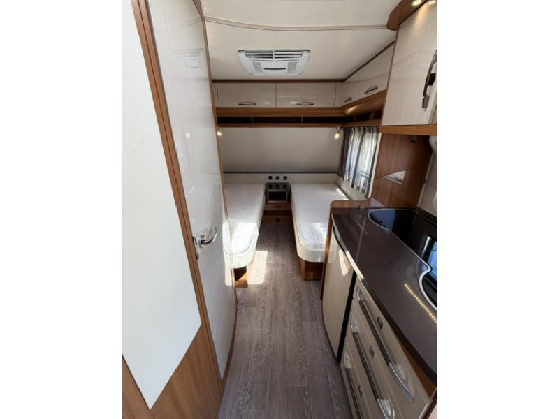 Hobby On Tour 470 UL AIrco Mover Voortent  foto: 13