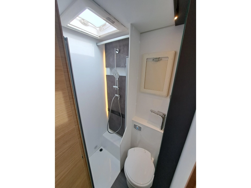 Adria Sonic 600 SL 180CV (ex-alquiler) foto: 12