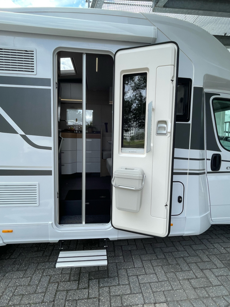 Adria MATRIX PLUS 670 DC QUEENSBED+HEFBED 2025! foto: 5