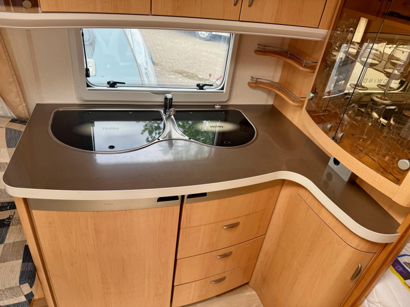 Hobby De Luxe 460 UFE mover fietsenrek voortent  foto: 15