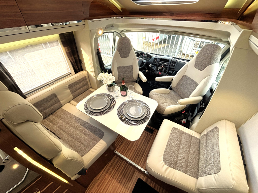 Adria Coral Supreme 670 SLT ENKELE BEDDEN UNIEK! ALDE  foto: 1