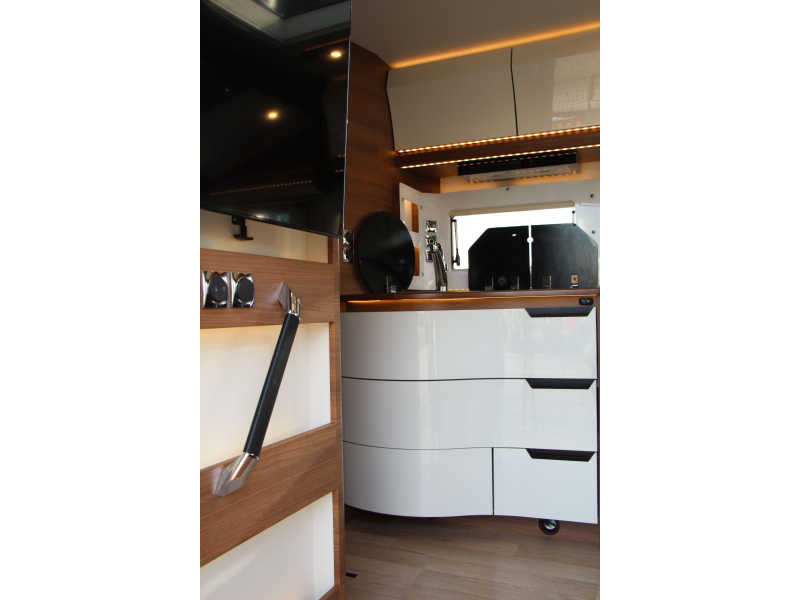 Rapido M96 Queensbed + Hefbed  foto: 74