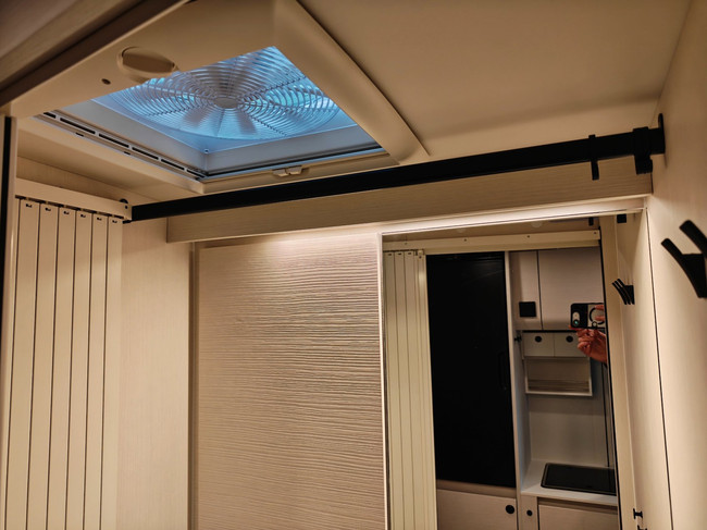 tourne mobil 6.4 Select 2.2 BlueHDI 180PK Automaat - ALL SEASON foto: 6