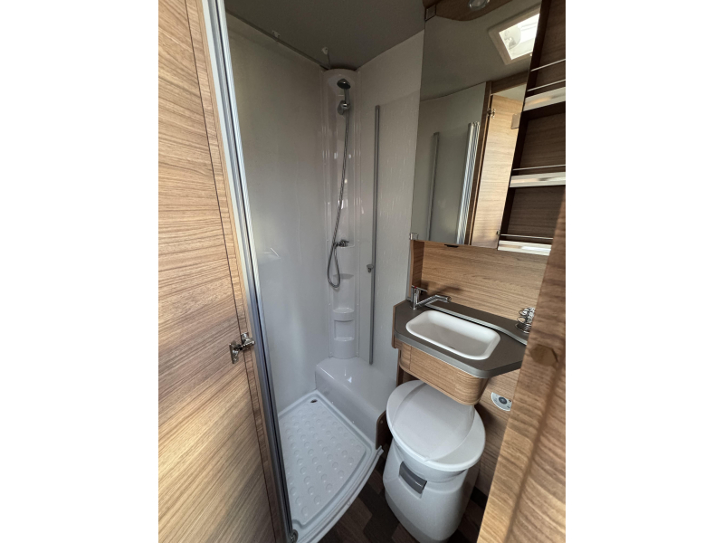 Weinsberg CaraLoft 650 MEG photo: 20