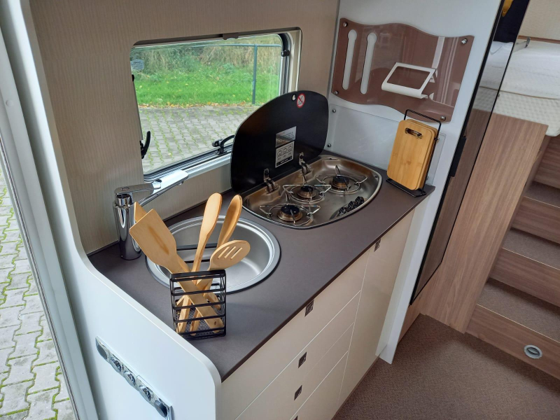 Bürstner Limited T 690 G - luxe - zwarte voorkant  foto: 11