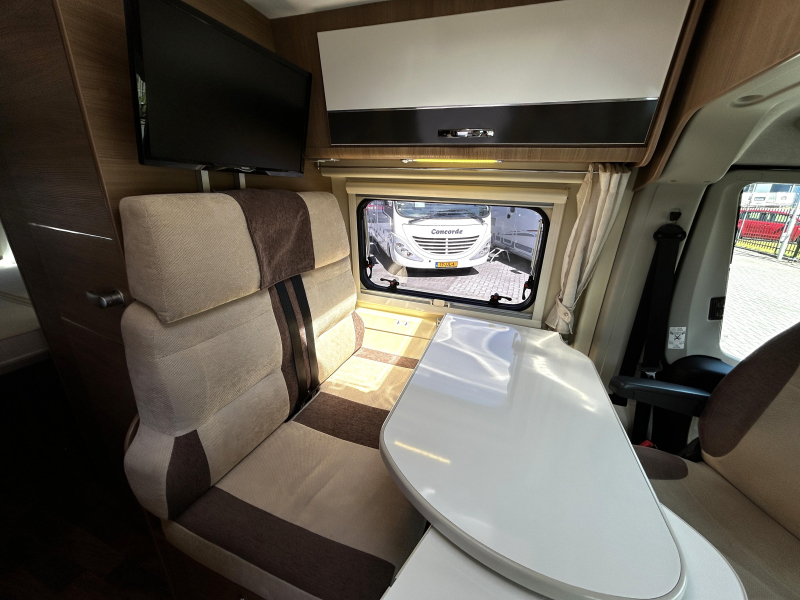 Karmann Davis 590 Transverse bed/2017/Euro6/Airco photo: 14