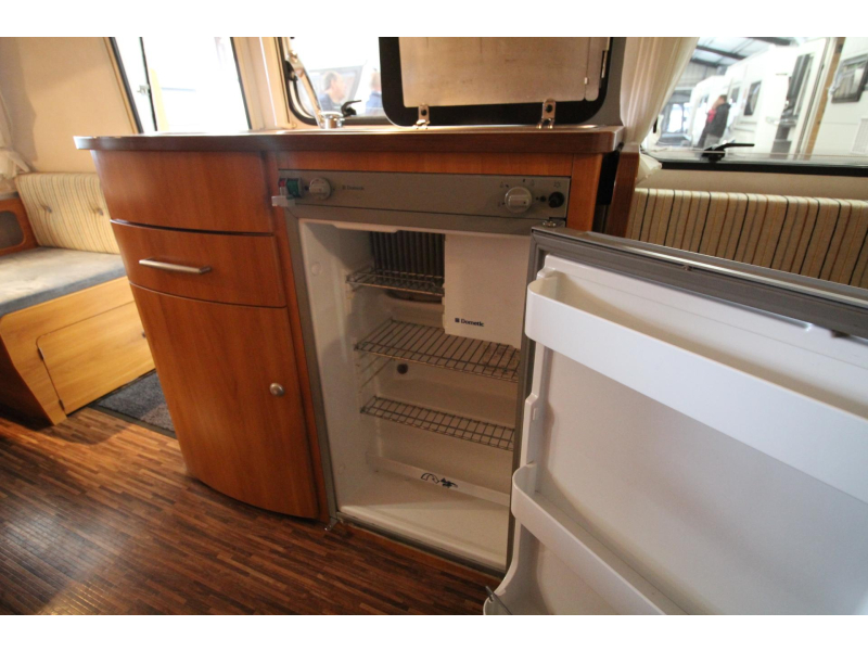 Eriba Touring Triton 430 GT Techo elevable, Mover, Avance foto: 11