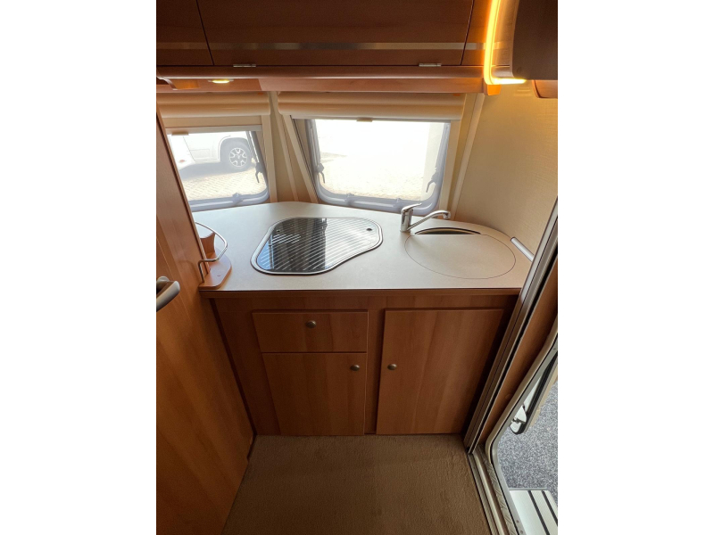 Eriba Touring Triton 420 mover, luifel, fietsenrek  foto: 13