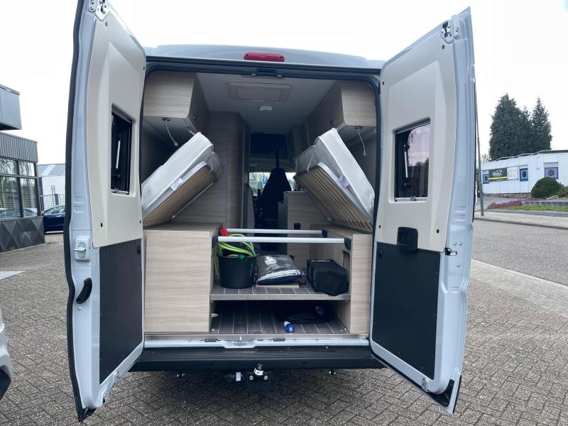 Forster V 636 EB 160hp Single Beds and Pop-top Roof photo: 19
