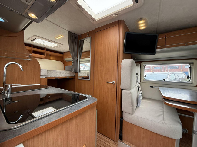 Maesss Sunline T665 nieuwstaat lengtebedden foto: 10