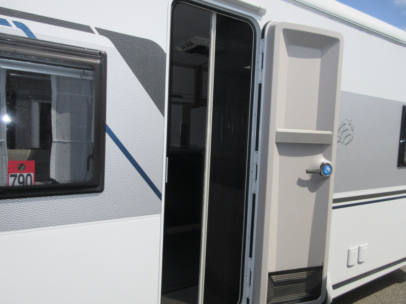 Knaus Sport 450 FU KOMPLETT UND FRANZ&Ouml;SISCHES BETT Foto: 13
