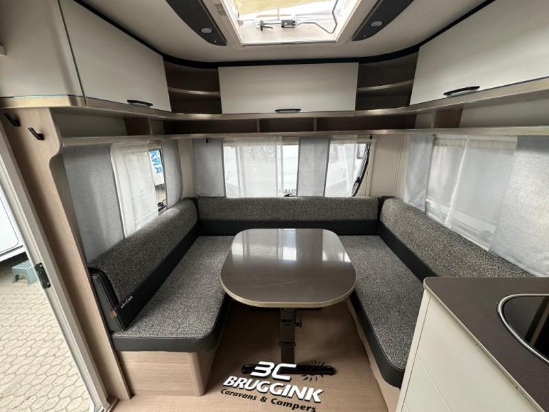 Bürstner Premio SkyLine 460 TS - FRANS BED 