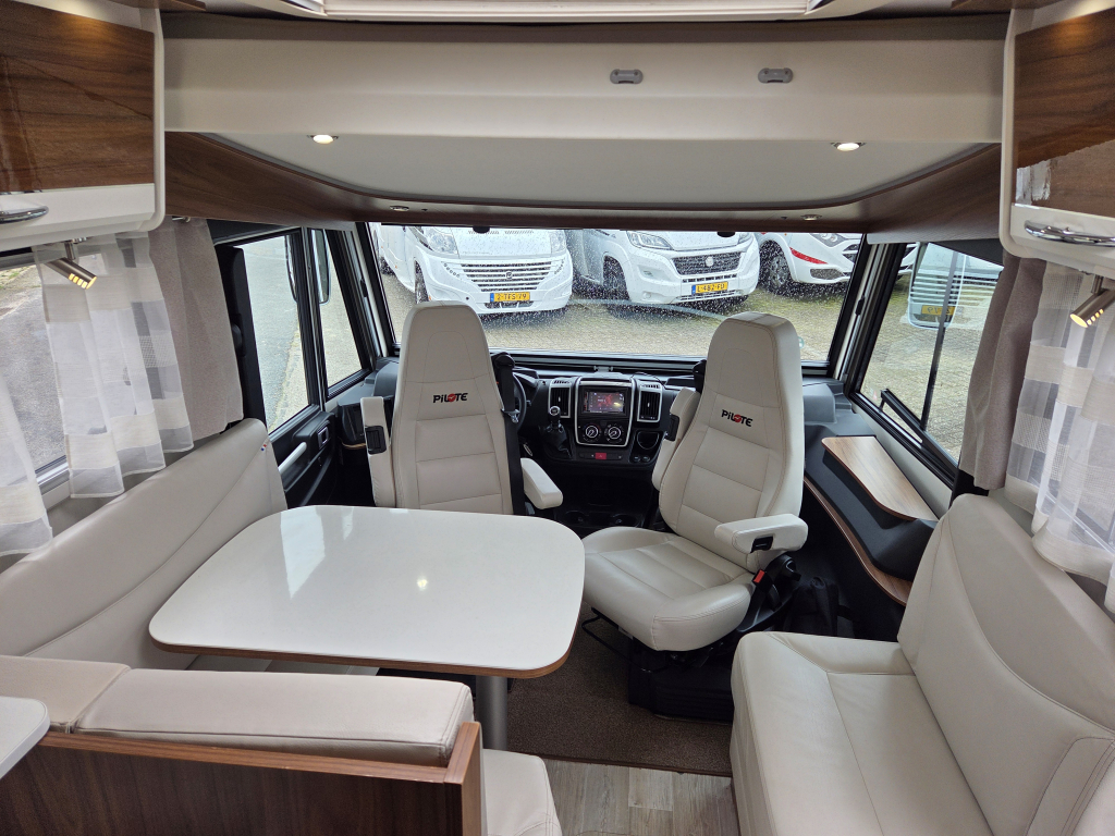 Pilote Sensation P740 Queensbed 2018 foto: 11