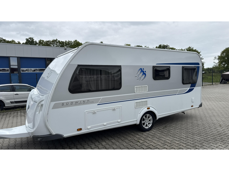 Knaus Sudwind Silver Selection 500 FU frans bed rondzit toilet  foto: 15