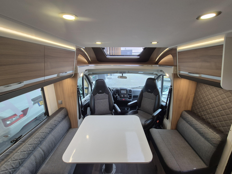 Adria Matrix M 670 SL 160 PS L&auml;ngsbetten Foto: 9