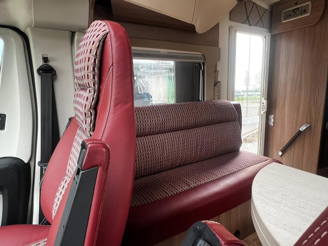 Bürstner Nieuwe Koppeling | Frans Bed | 4 Pers | Off Grid | Elektrisch Hefbed foto: 14