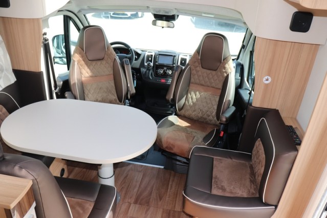 9-speed AUTOMATIC Knaus Platinum Edition Sun TI 650 flat floor single beds (80 photo: 28