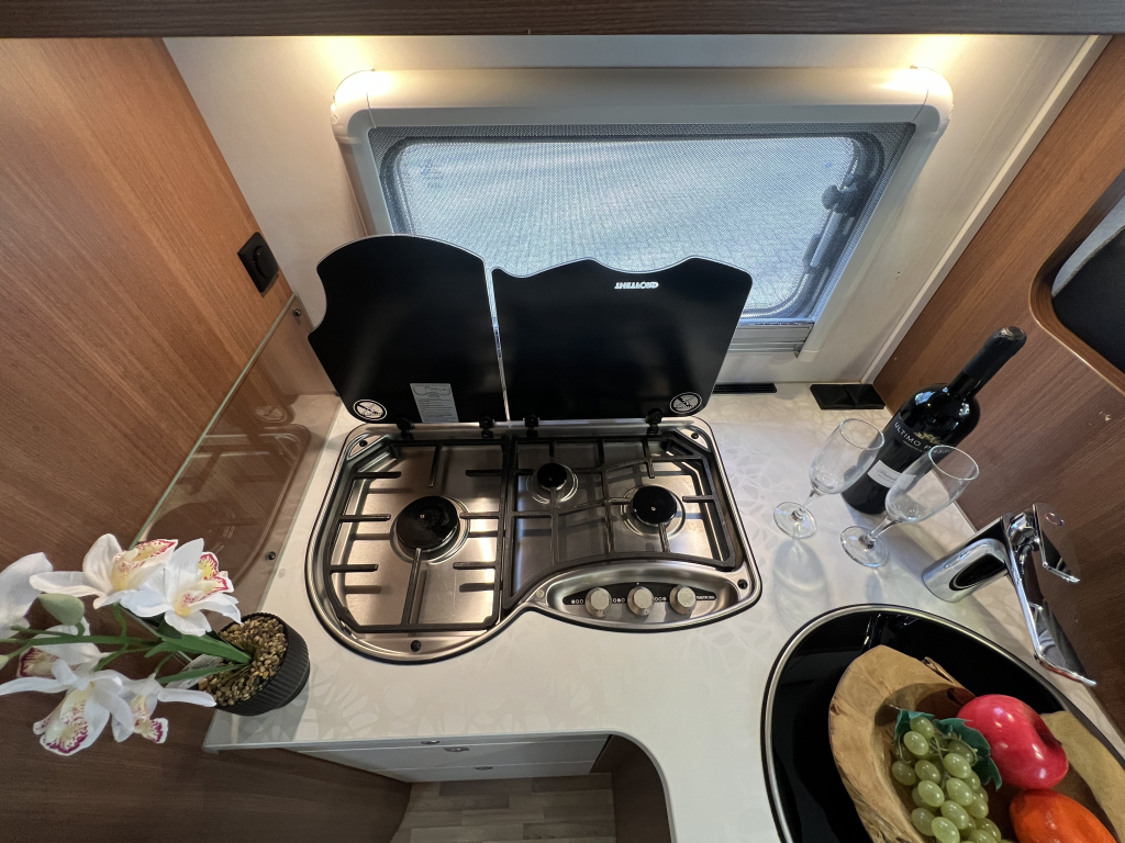 LMC EXPLORER SPORTLINE 745 CAMA QUEEN+CAMA ABATIBLE 2X PANEL SOLAR foto: 6
