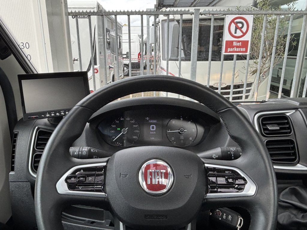 Adria Twin Supreme 640 SLB ENKELE BEDDEN FIAT 8 TREKHAAK foto: 14