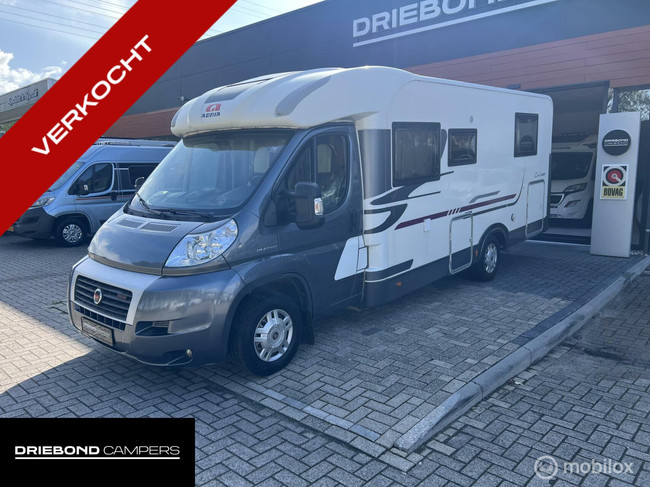Adria CORAL S 690SP 160PK Queensbed Luifel Zonnepaneel Oven foto: 1