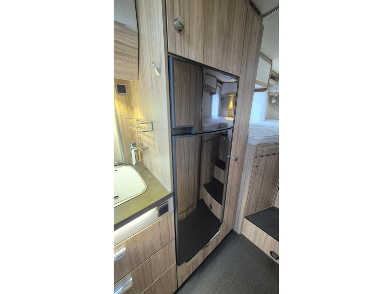 Hymer Exsis-I 588 EX Euro 6 / Lengtebedden  foto: 8
