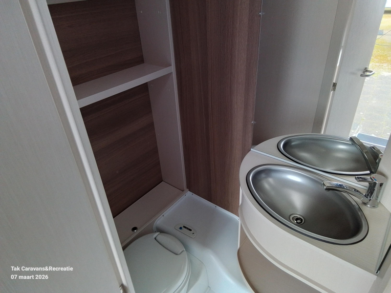 Dethleffs C'Joy 420 QSH Completo con cama transversal foto: 8