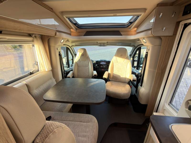 Hymer Exsis-T 588 LENGTE BEDDEN-LUCHTVERING  foto: 2