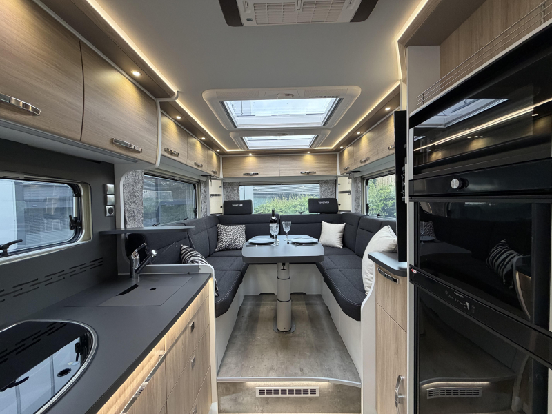 Frankia F-Line 740 PLUS Asientos redondos Cama longitudinal Aire acondicionado foto: 17