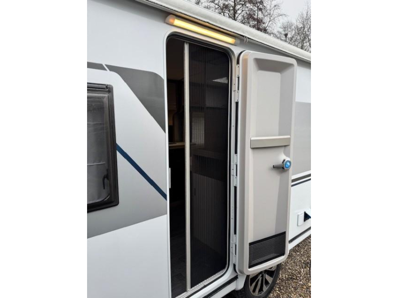 Knaus Sport 450 FU franz&ouml;sisches Bett Sackmarkise Foto: 17
