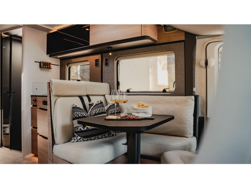 Hymer B-MC I 680 ARMARIOS SUPERIORES EN LUGAR DE CAMA ABATIBLE! foto: 15