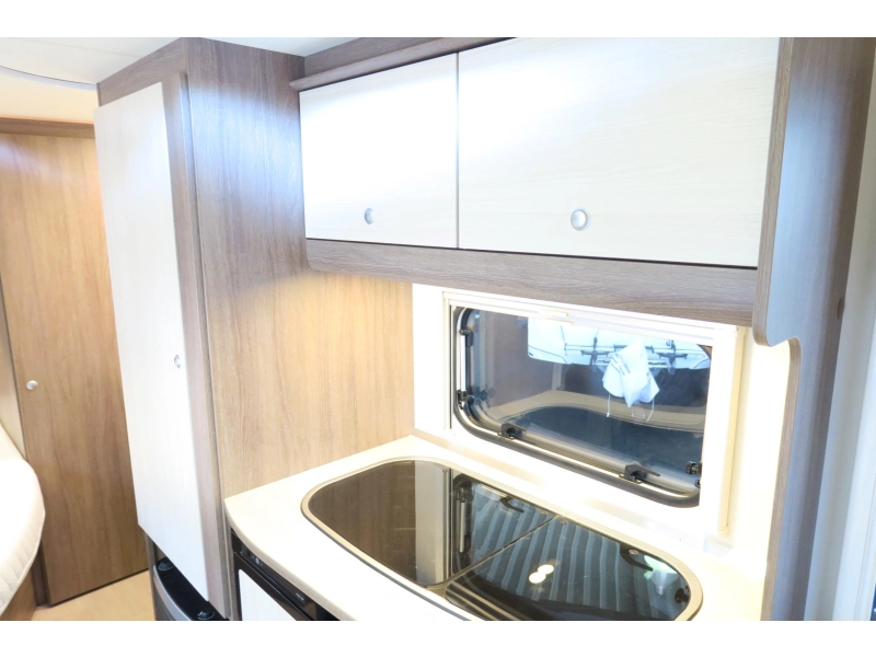 Bürstner IC Line 495 TK INCL VOORTENT+GARAGE  foto: 7