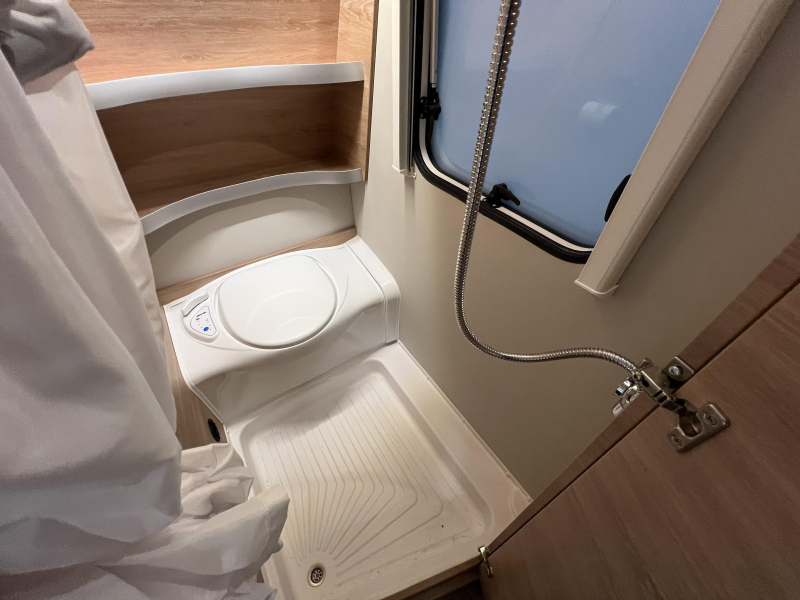 Knaus Sudwind 450 FU  foto: 12