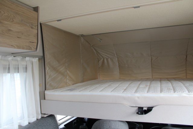 Young lightweight integral Hymer Exsis I 580 Pure 9G Tronic AUTOMATIC single beds (58 photo: 51