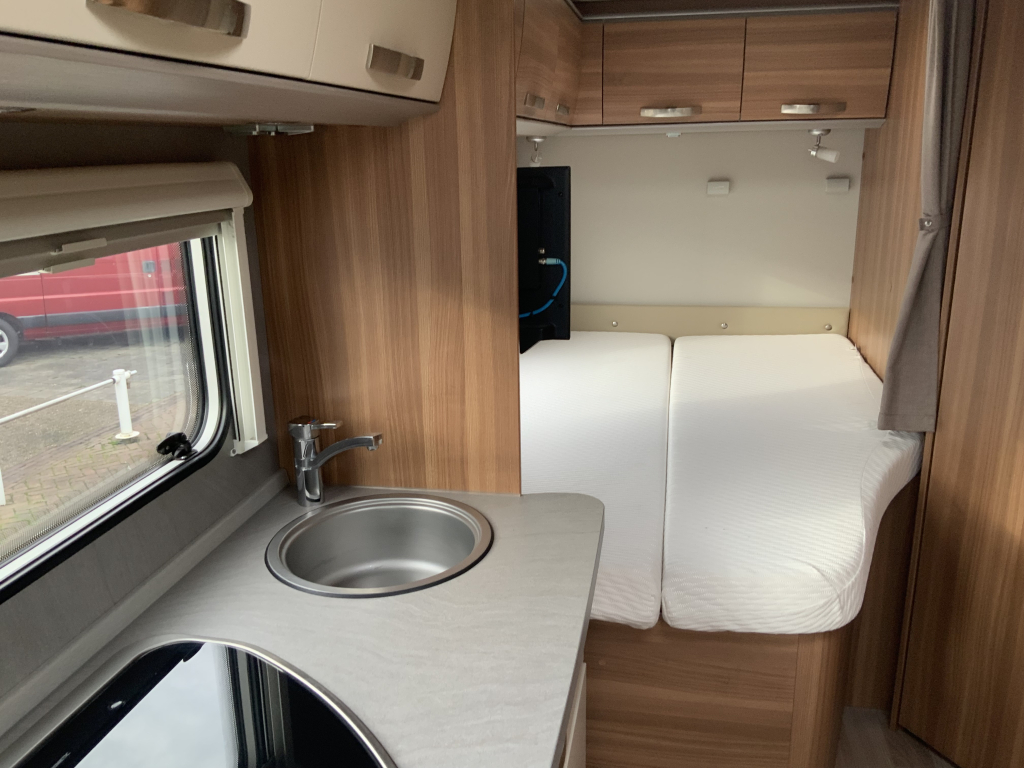 Weinsberg Cara Loft 650 ME, 2.3 MultiJ. 120 Teilintegriert, Drehsitze, Franz&ouml;sisches Bett, Bj. 2021 Camper Centrum On the Road am Noorderringweg 4 in Marum. Foto: 3