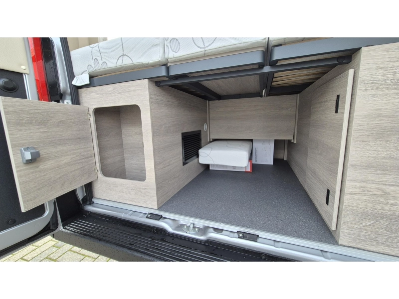 Bravia Mobil SWAN 636 180HP Automatic FullOption photo: 16