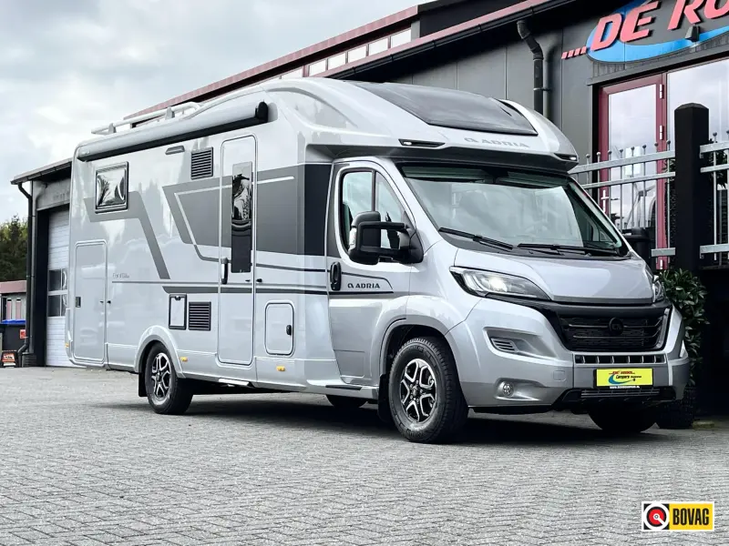 Adria Matrix M 670SL 163 CV | 5 Asientos | Panel solar | Aire acondicionado de techo | Camas de longitud | Cama elevable | Barra de remolque | Portabicicletas|