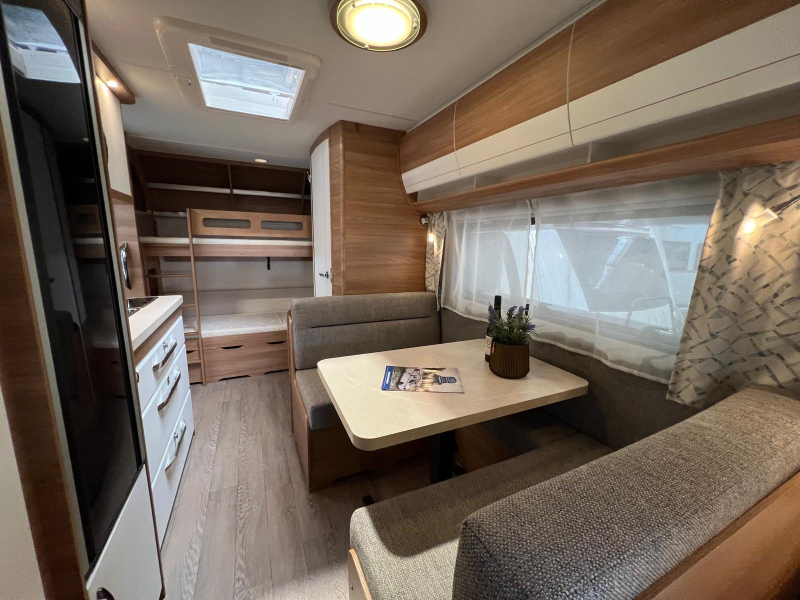 Hobby De Luxe 490 KMF avance litera bicicleta foto: 11