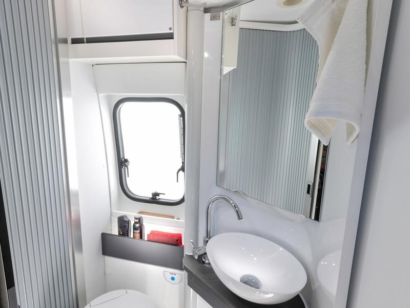 Adria TWIN SUPREME 640 SGX Photo: 11