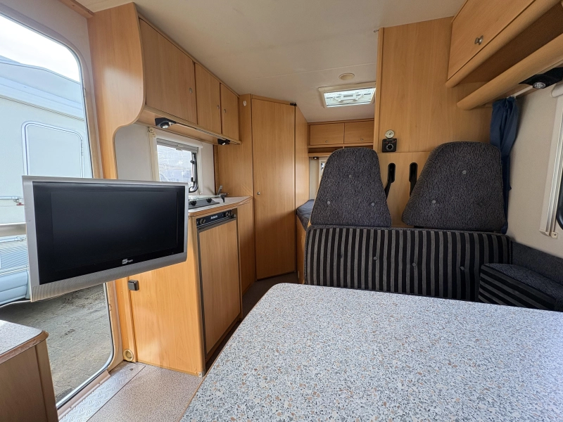 Dethleffs Advantage 6241 T FaceToFace,Vastbed,Luifel  foto: 18