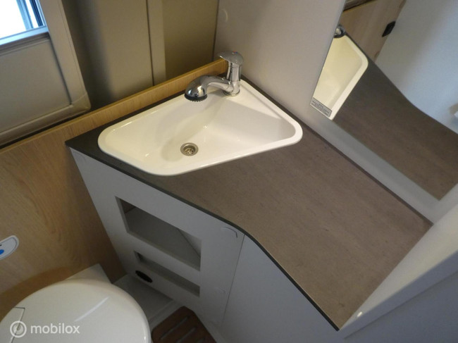 Sunlight Hymer Cliff 640 Adventure Edition Autom&aacute;tico foto: 20