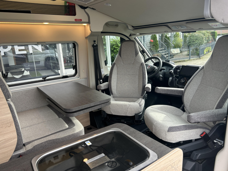 Knaus Boxstar Freeway 630 ME buscamper Automaat 160 PK  foto: 4