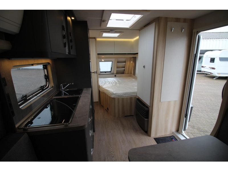Hobby De Luxe 460 UFE Cama francesa y asiento redondo! foto: 12